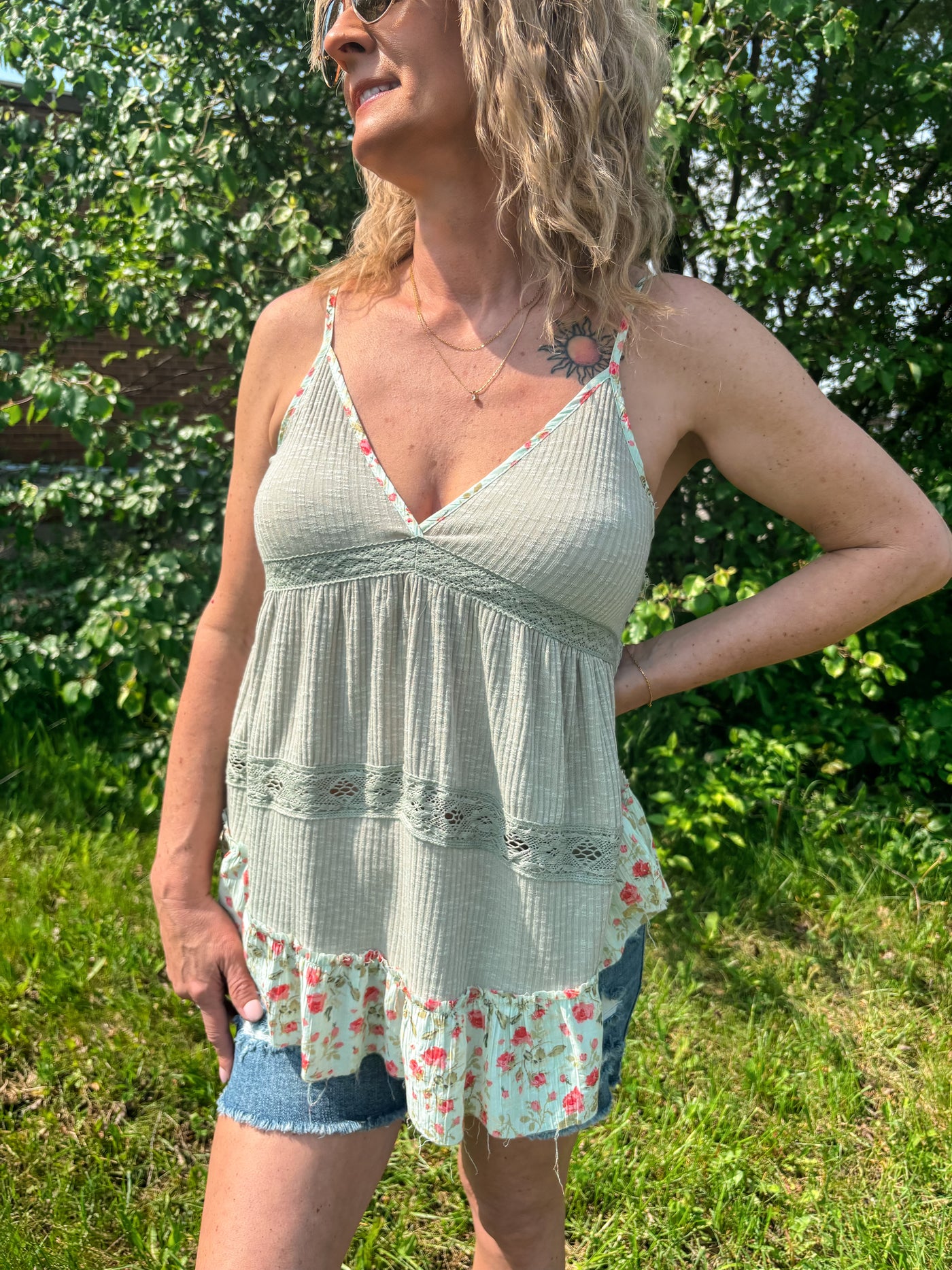 V-Neck Sleeveless Floral Contrast Tunic Top